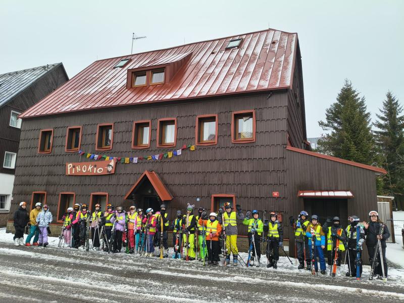 Děkujeme všem učitelům a instruktorům za jejich trpělivost a podporu.